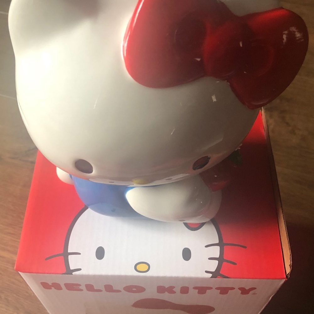 One Left! RARE HELLO KITTY-NWT large Ceramic Bank - Picture 6 of 10